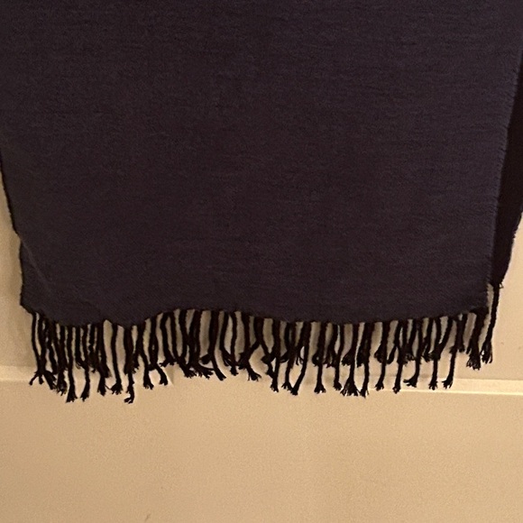 Stewart of Scotland Navy Blue / Blue Soft Reversible Scarf with Fringe - Picture 2 of 6